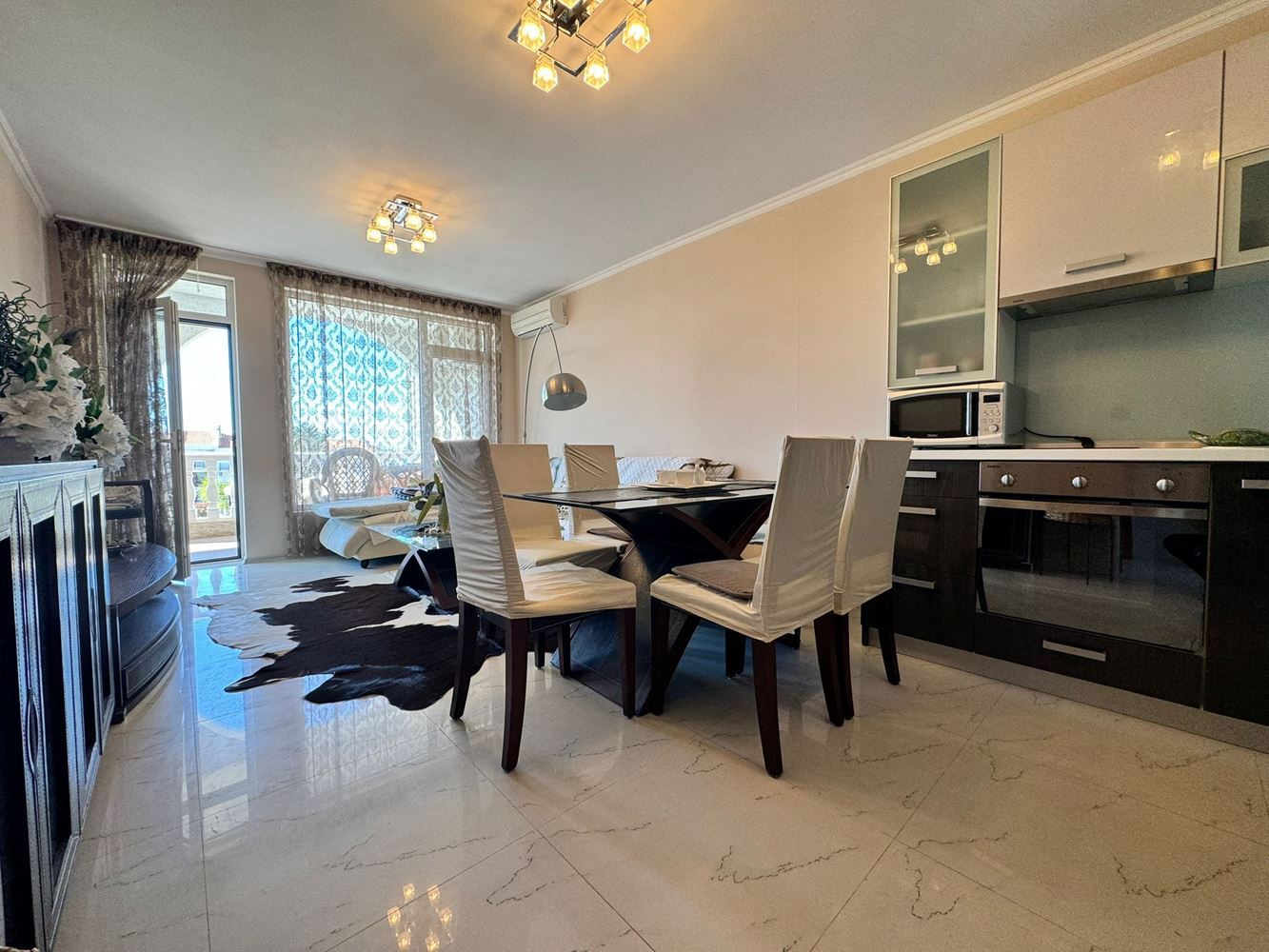 Стильная двухкомнатная квартира в элитном комплексе в самом сердце Святого Власа