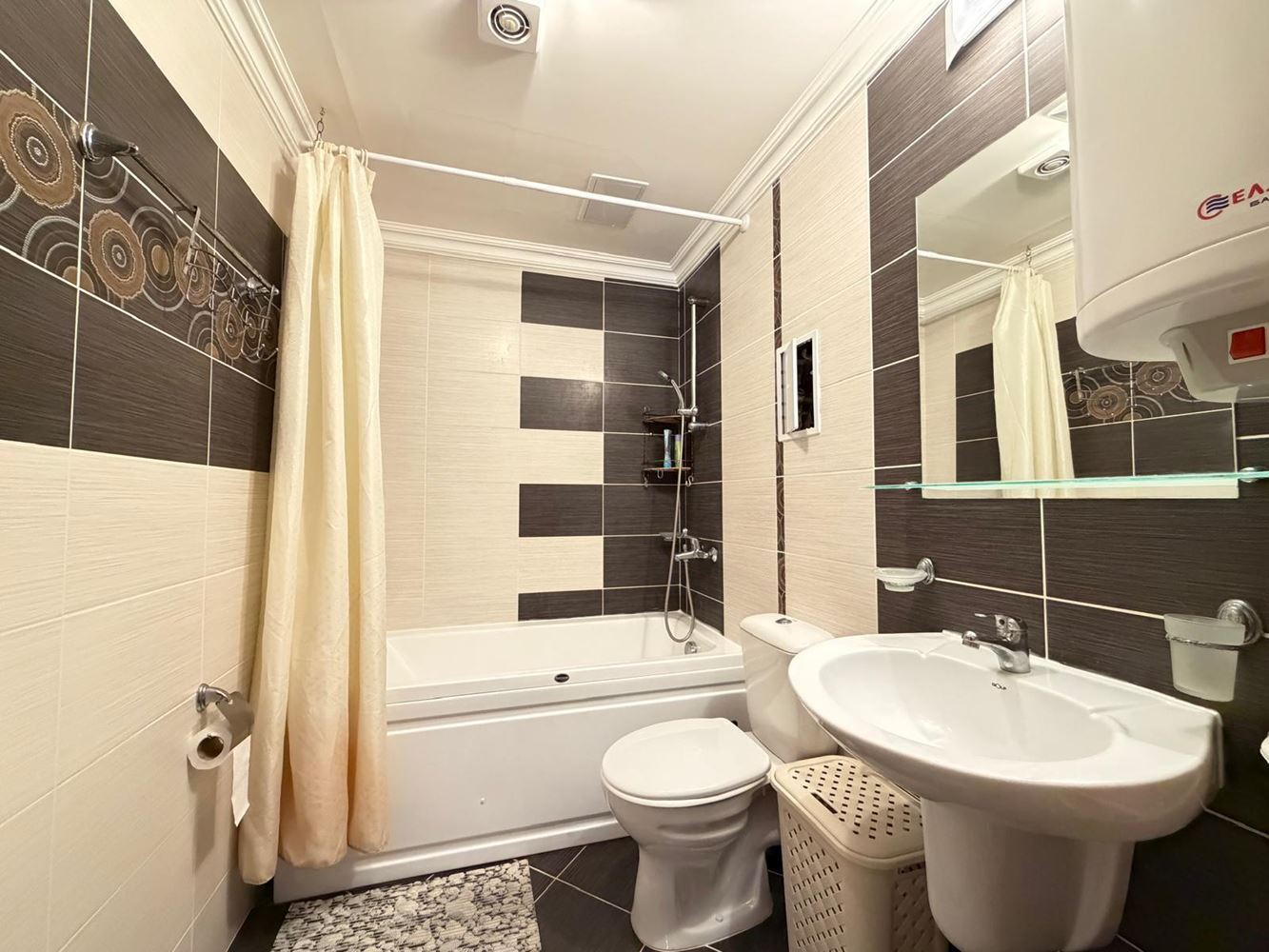 Комфортная двухкомнатная квартира с прямым выходом к бассейну – идеально для проживания и инвестиций