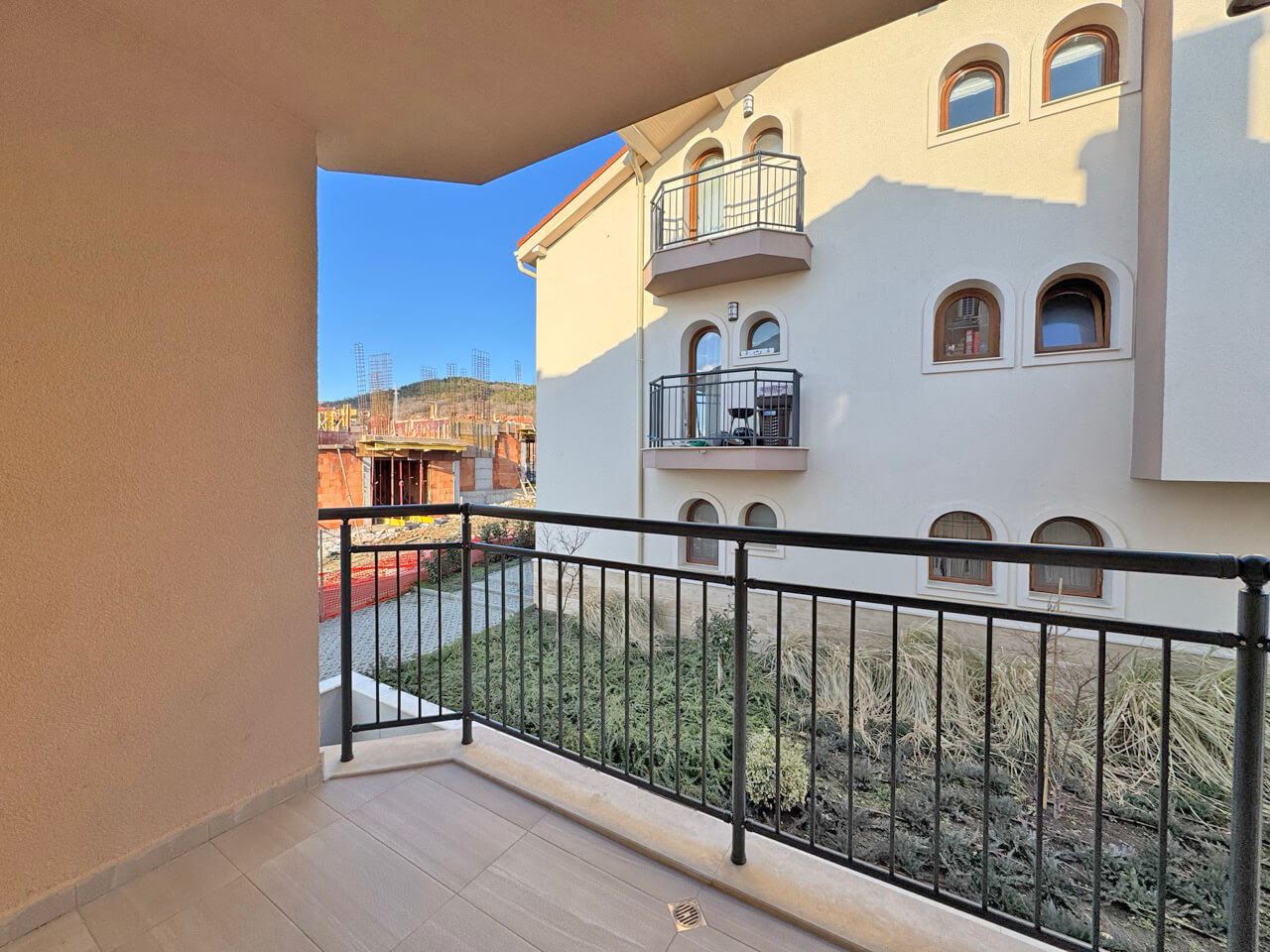 Прекрасная квартира с одной спальней на первом этаже в престижном комплексе в Солнечном Береге