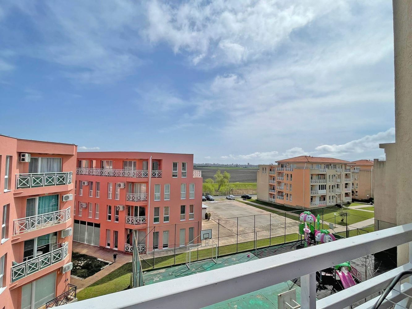 Уютная квартира с одной спальней в современном комплексе рядом с Солнечным Берегом – комфорт, спокойствие и отличные удобства 