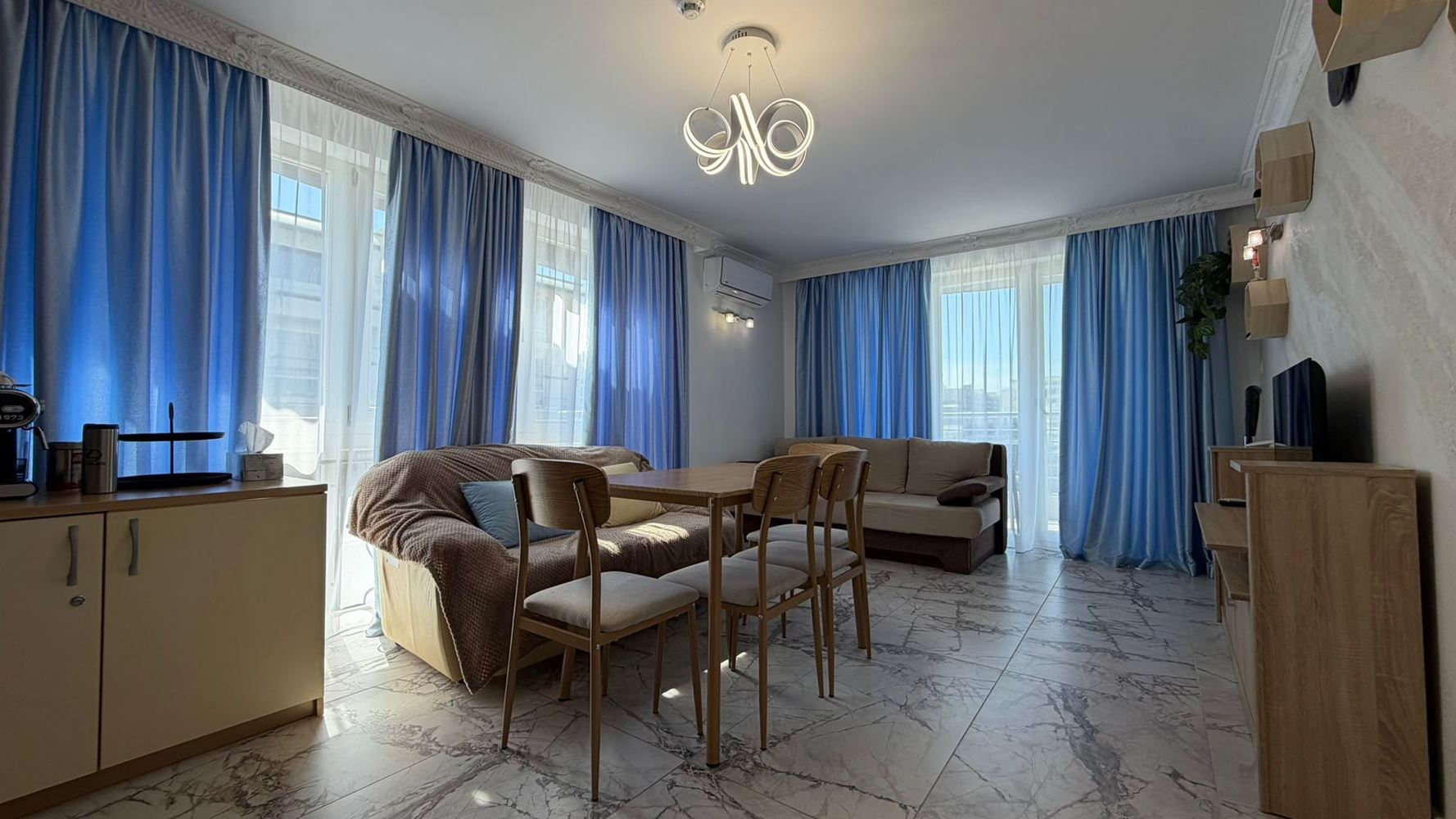 Просторная двухкомнатная квартира в 300 м от моря в Солнечном Береге – комфорт, безопасность и отличная инвестиция