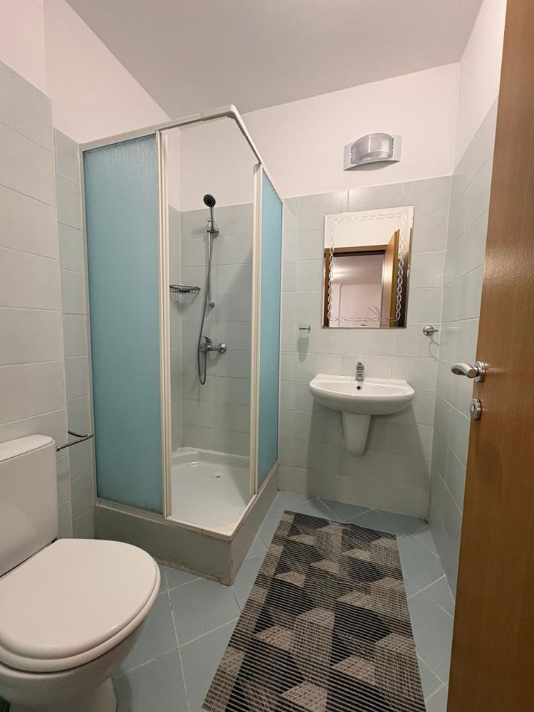 Поморие – просторная квартира с 2 спальнями на первой линии с видом на море и низкой платой за обслуживание