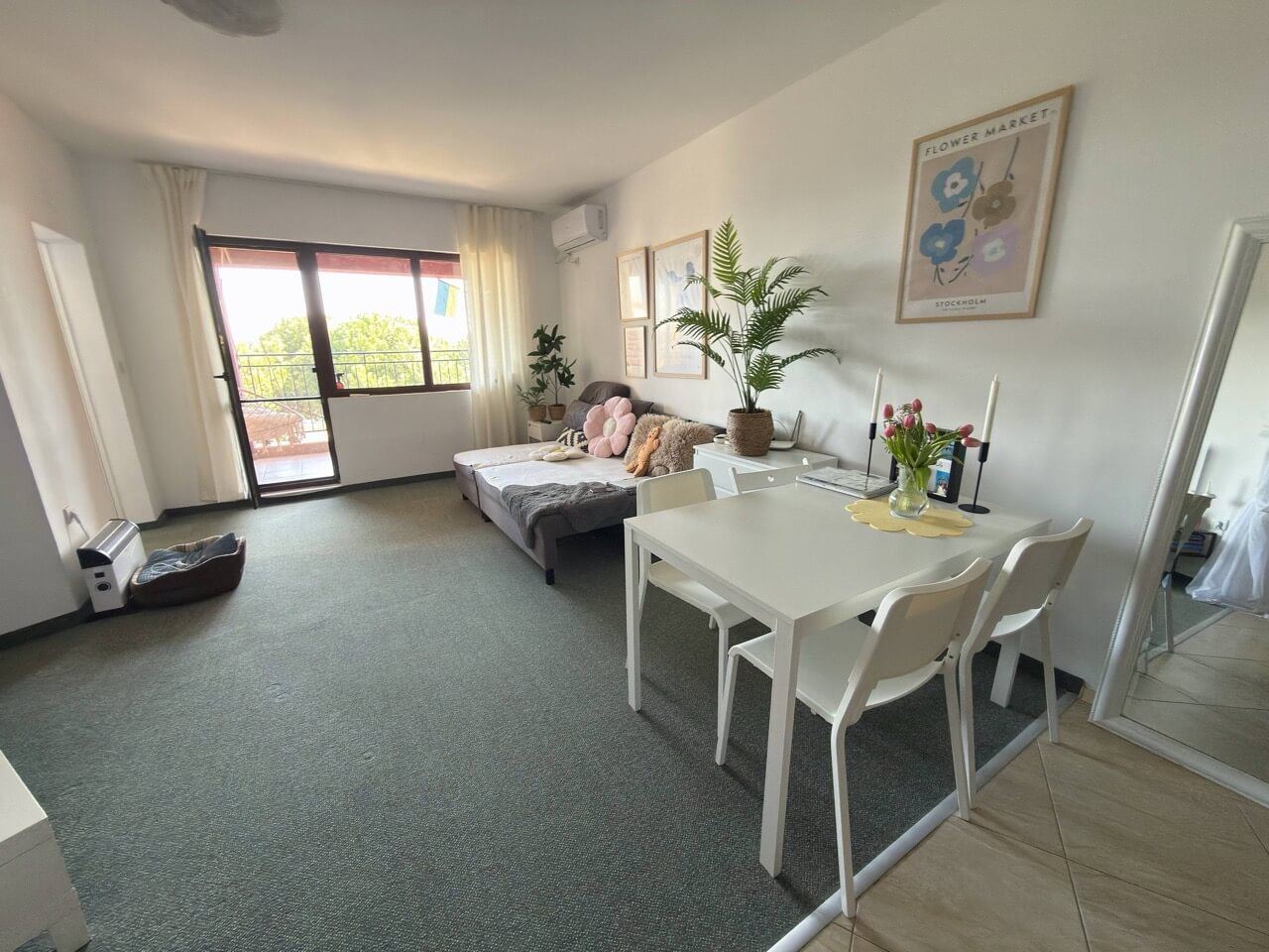 Просторная квартира с двумя спальнями на первой линии моря в Ахелое – комфорт, роскошь и уют для всей семьи