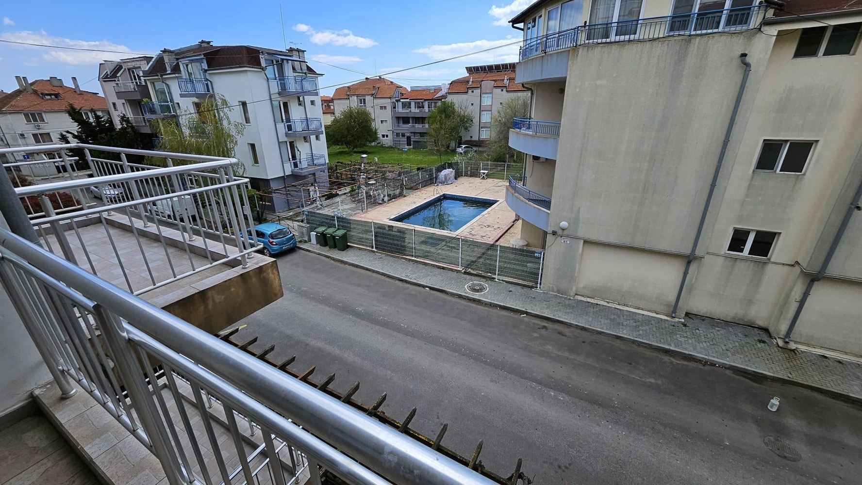 Полностью меблированная студия в Равде без обслуживания – всего в 200 метрах от моря