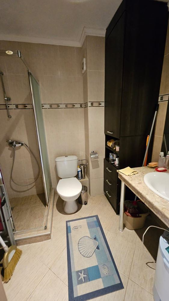 Просторная квартира с одной спальней на первой линии моря в Царево с полной меблировкой