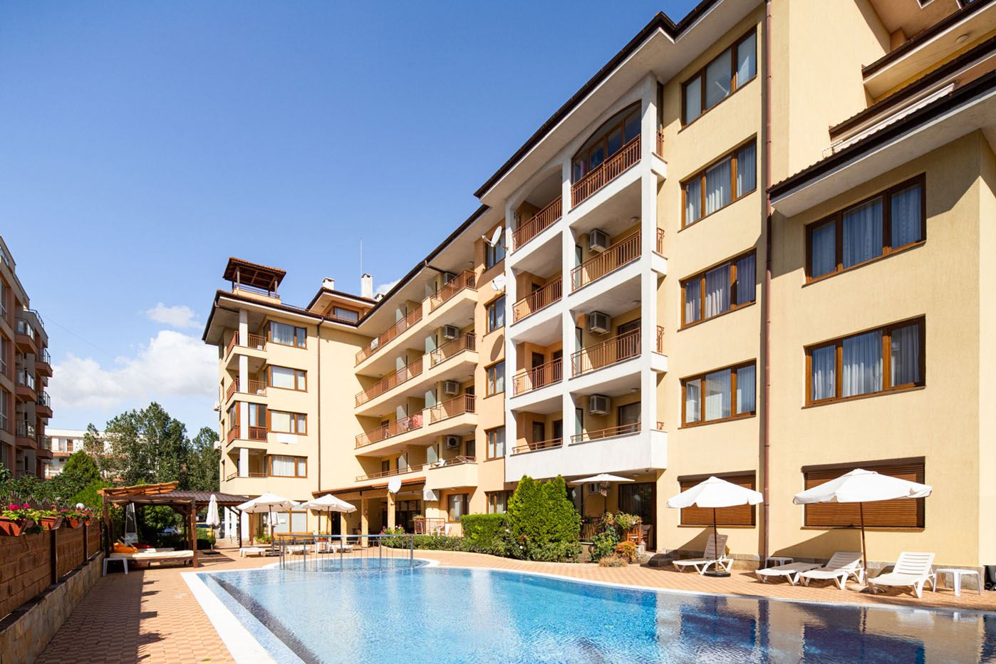 Уют и практичность – двухкомнатная квартира (с одной спальней) в комплексе на Солнечном берегу