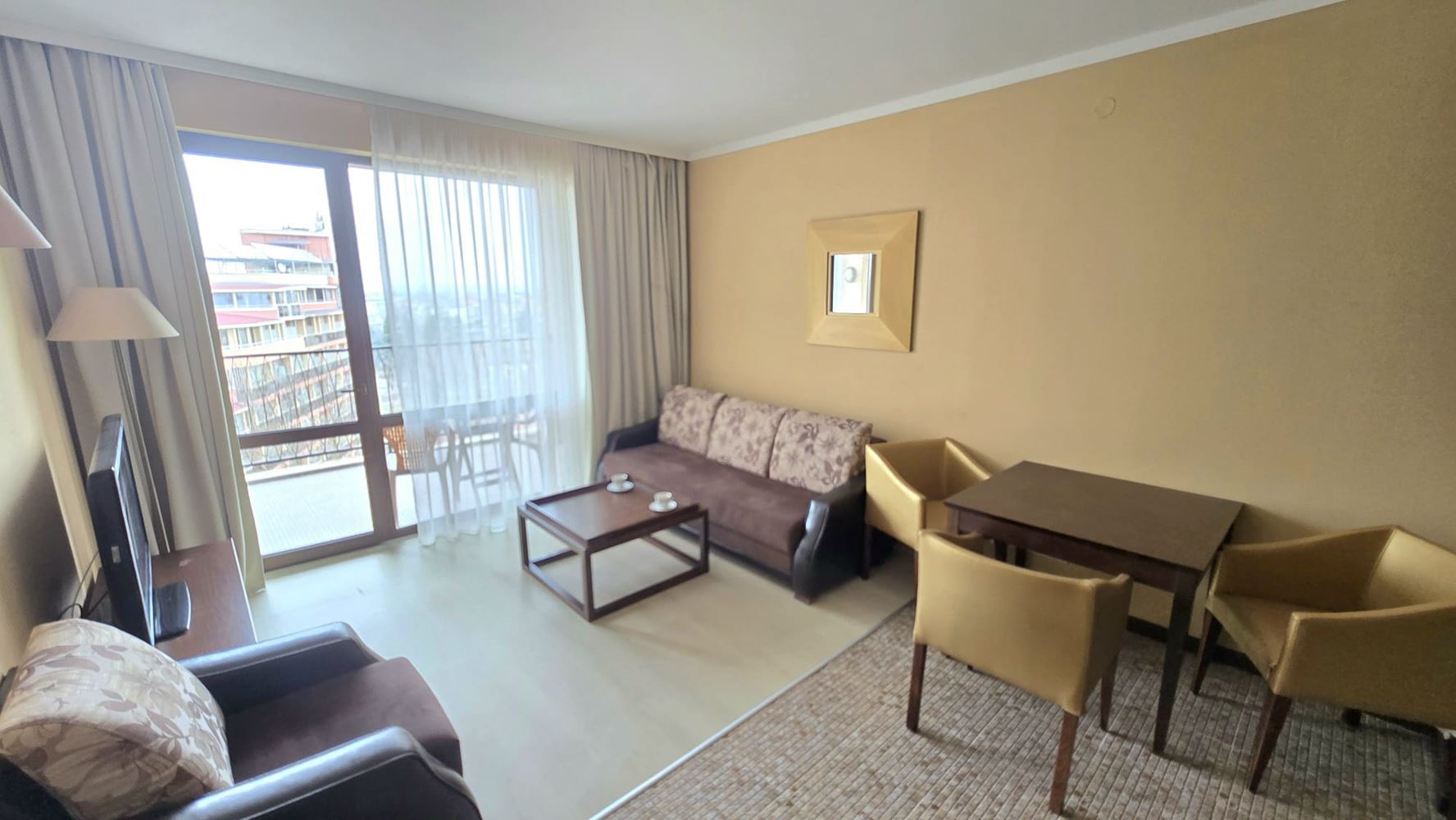 Элегантная квартира с одной спальней в роскошном комплексе с элитными удобствами в Солнечном Береге