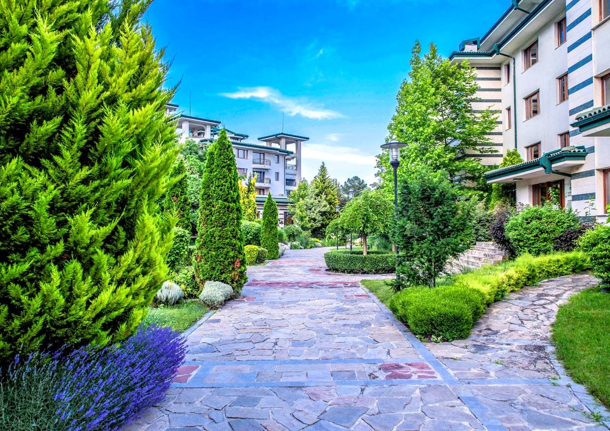 Двухкомнатная квартира  на первой линии моря в Равде – роскошь, природа и впечатляющий вид на бассейн