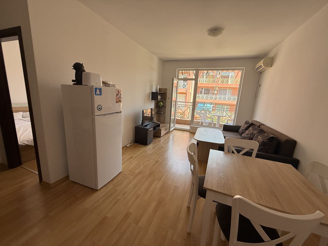 Обставленный апартамент с одной спальней с видом на бассейн в Солнечном Берегу