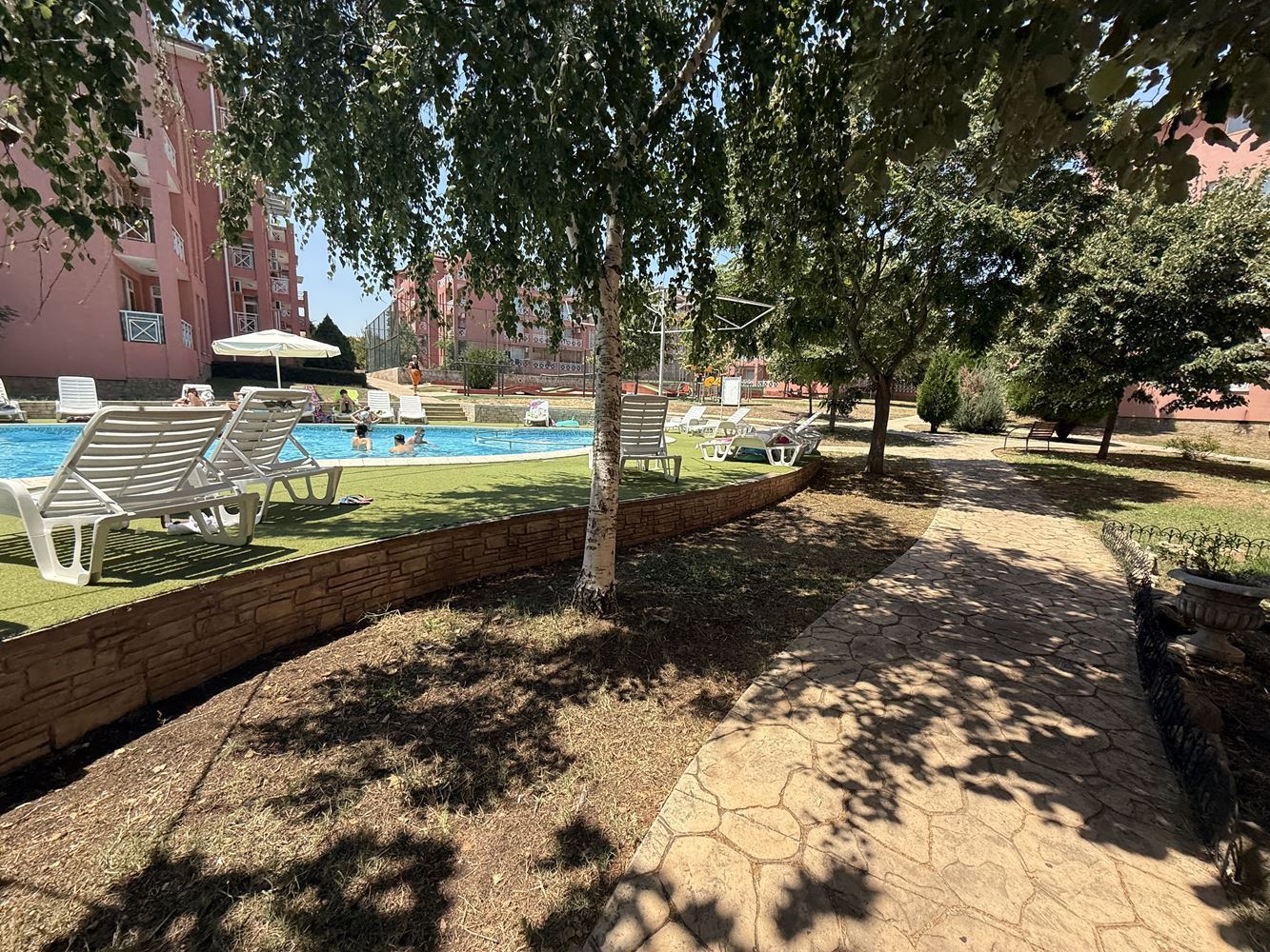 Обставленный апартамент с одной спальней с видом на бассейн в Солнечном Берегу