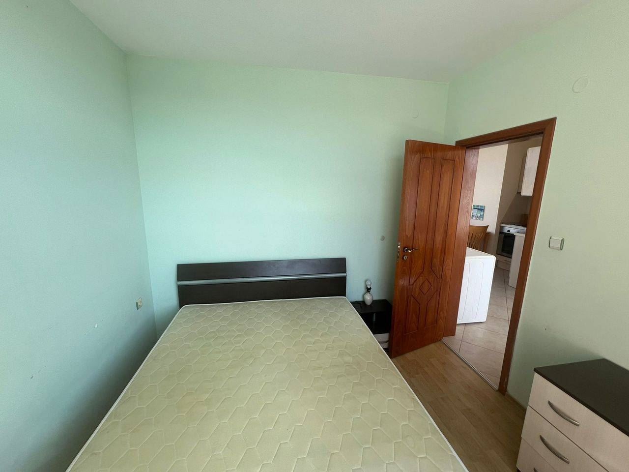 Просторная квартира с одной спальней в Солнечном Береге – комфорт и пространство в ухоженном комплексе