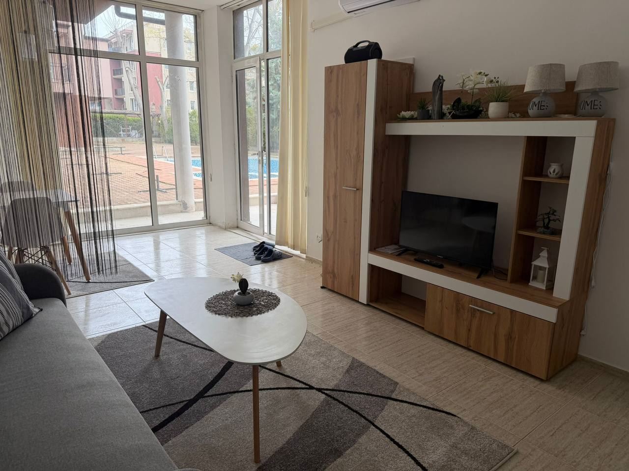 Квартира с одной спальней в Солнечном Береге с отличными удобствами и близостью к пляжу