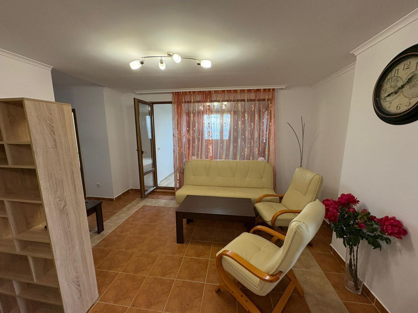 Поморие – просторная квартира с 2 спальнями на первой линии с видом на море и низкой платой за обслуживание