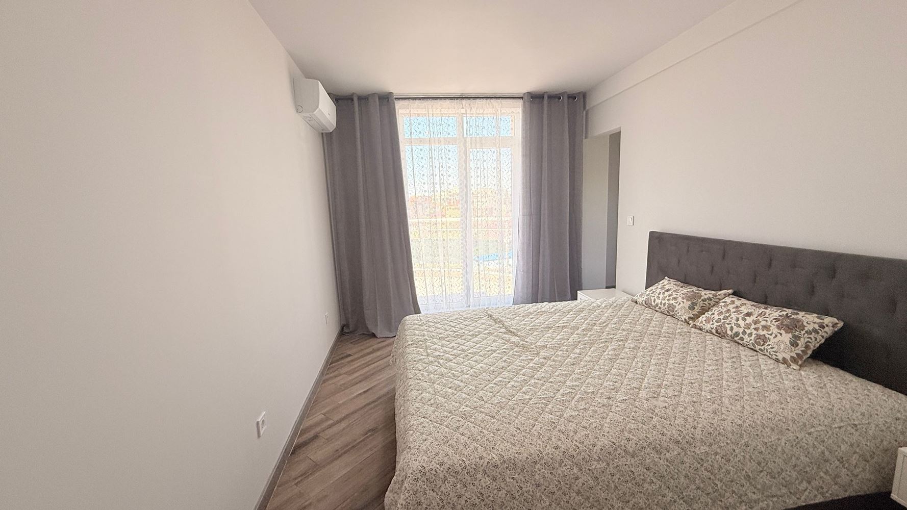 Роскошная квартира с тремя спальнями на первой линии в Равде – простор, престиж и впечатляющая морская панорама