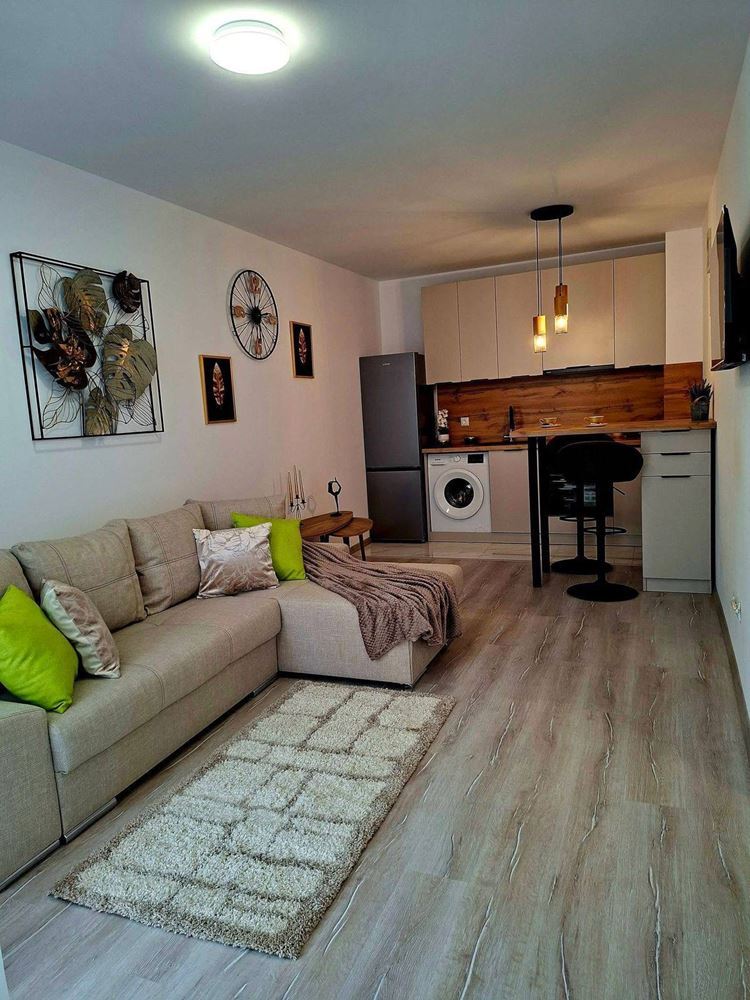 Стильная двухкомнатная квартира с низкой таксой обслуживания в Солнечном Береге – комфорт, безопасность и отличная инвестиция у моря