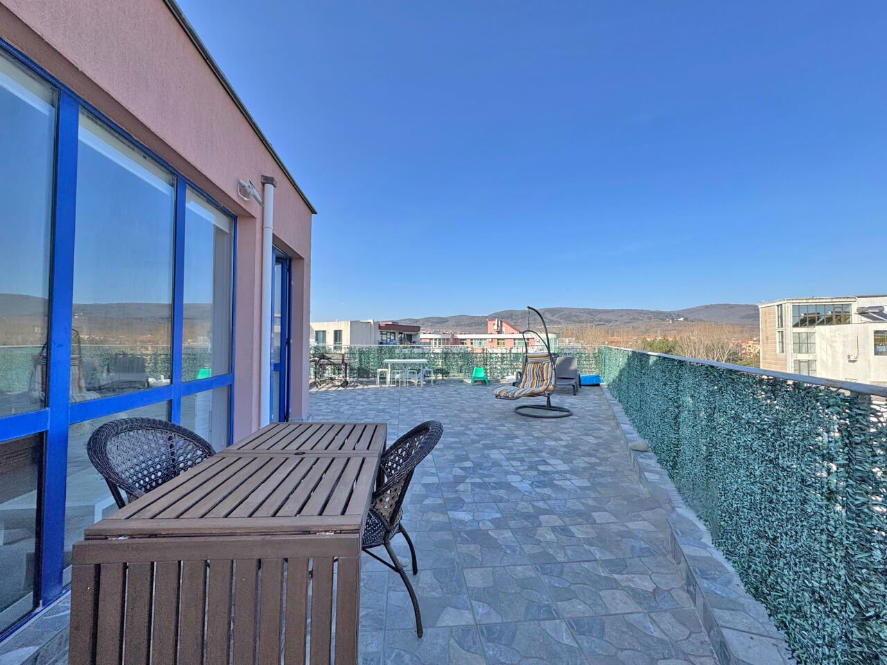 Роскошный пентхаус в Солнечном Берегу с впечатляющей панорамной террасой и отличным расположением