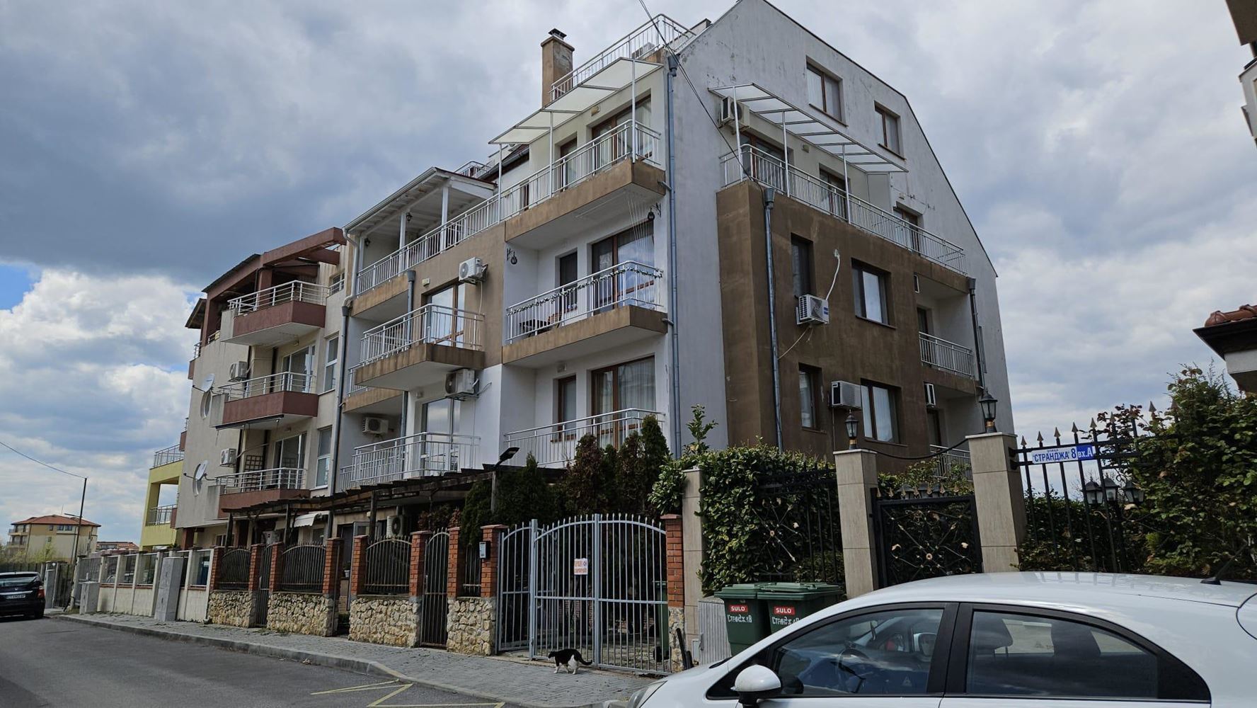 Полностью меблированная студия в Равде без обслуживания – всего в 200 метрах от моря