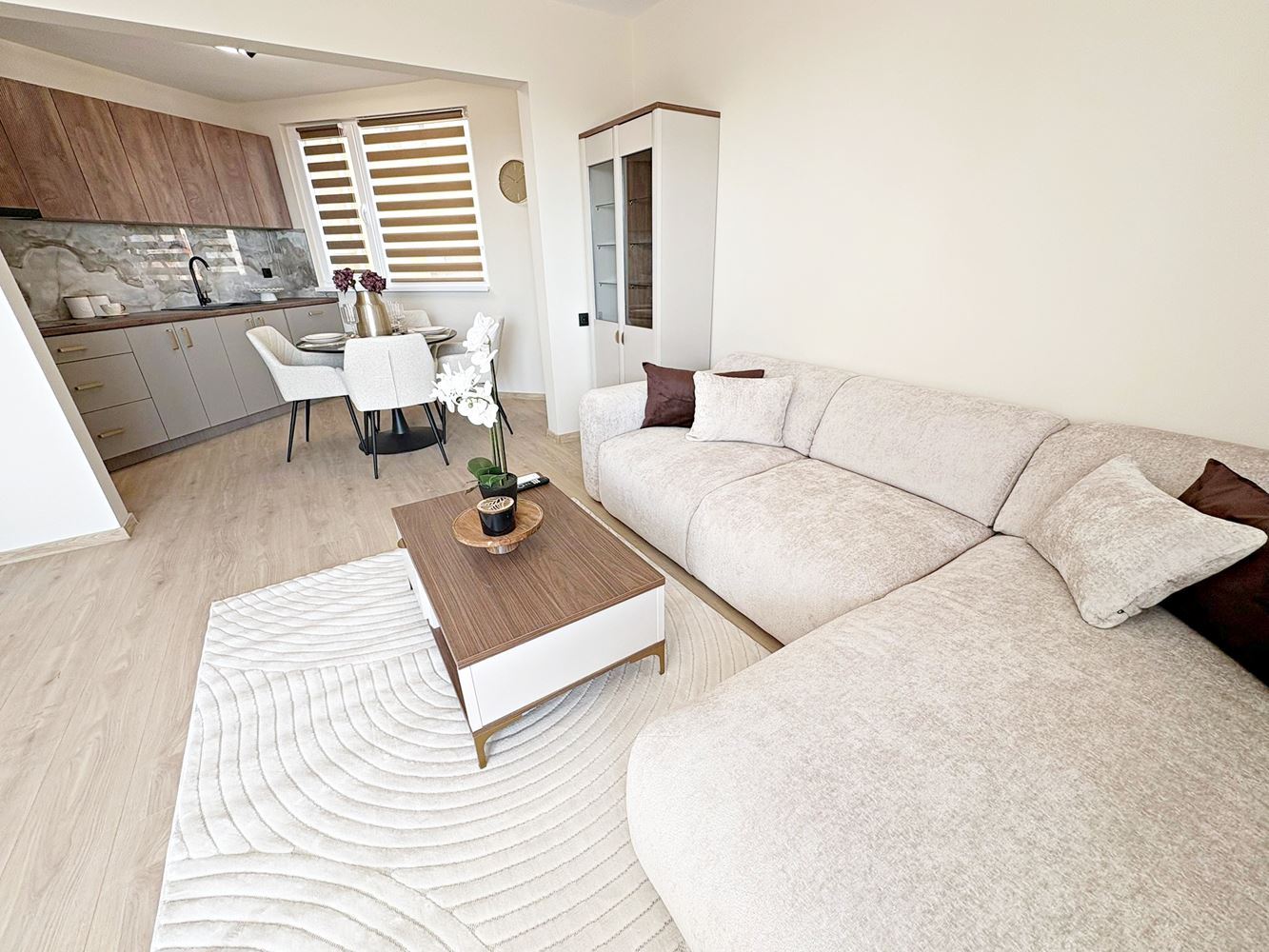 Два независимых жилых пространства с видом на море в центре Святого Власа – дизайнерский интерьер и собственное парковочное место