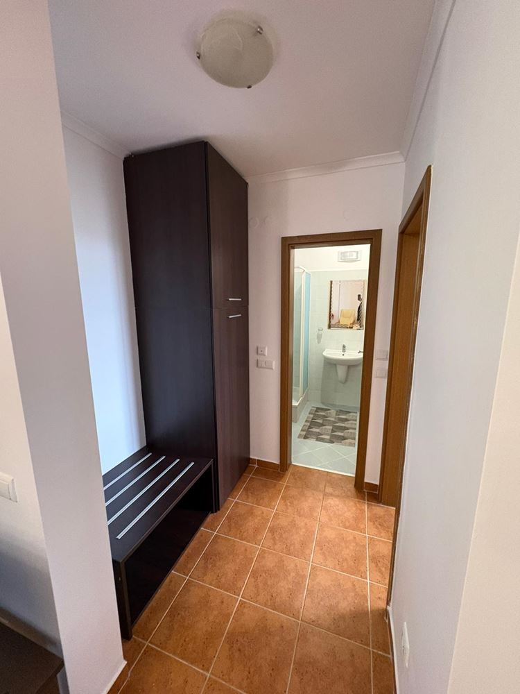 Поморие – просторная квартира с 2 спальнями на первой линии с видом на море и низкой платой за обслуживание