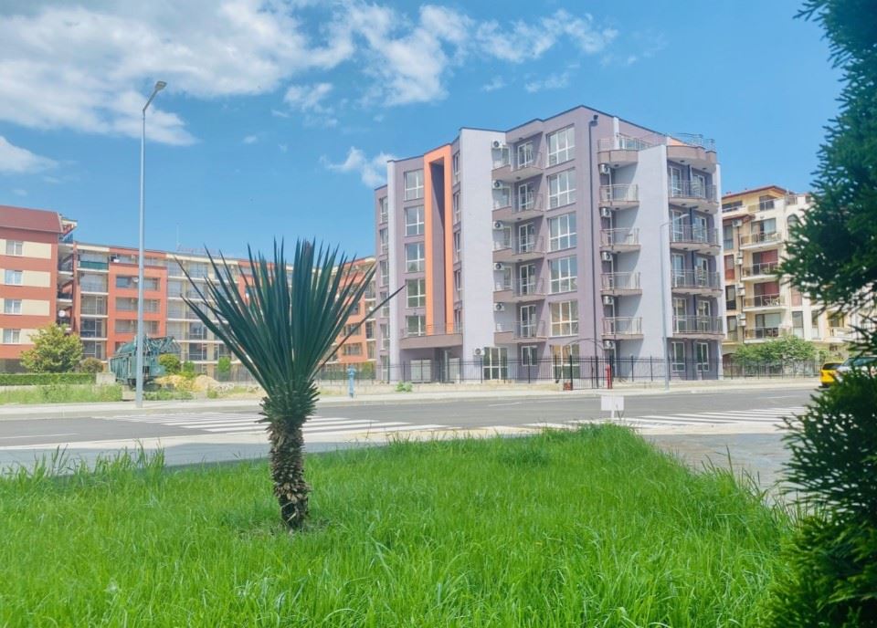 Роскошно меблированная квартира с одной спальней в Солнечном береге – спокойствие, зелень и отличная локация