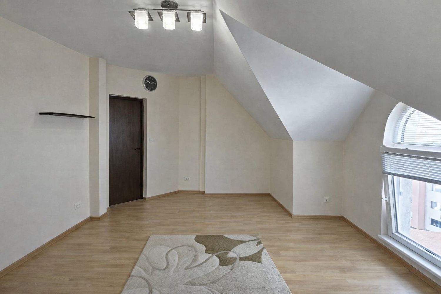 Просторная квартира с одной спальней с панорамным видом на солницы и море в городе Поморие