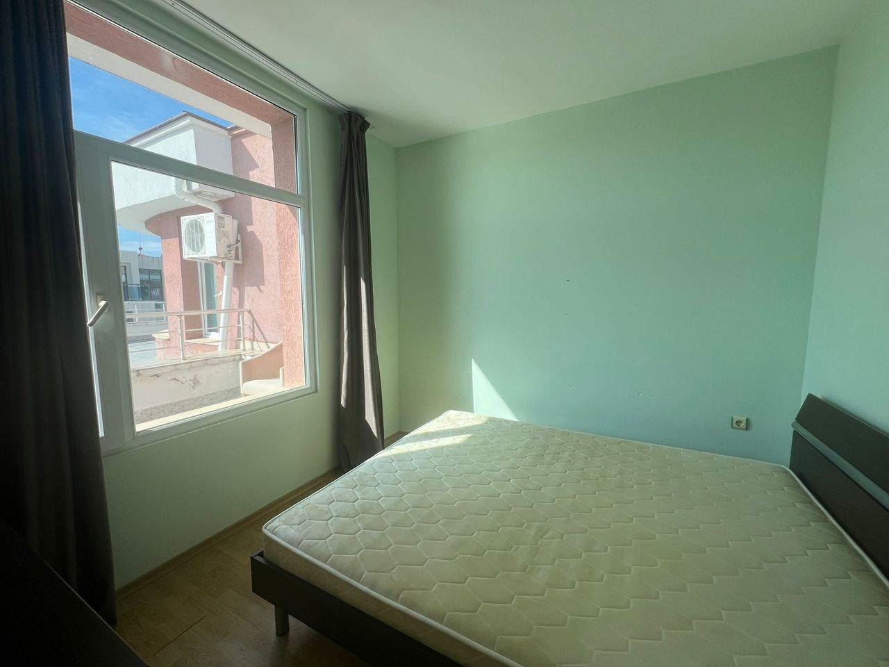 Просторная квартира с одной спальней в Солнечном Береге – комфорт и пространство в ухоженном комплексе