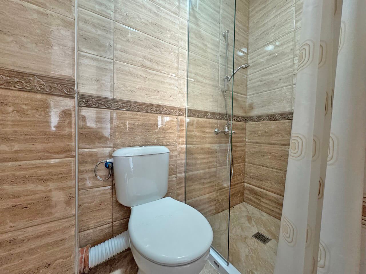 Светлая студия в люксовом комплексе – прекрасный уют у бассейна