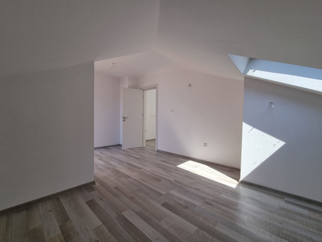 Светлая и современная квартира с отличным расположением – сочетание комфорта, природы и морского духа