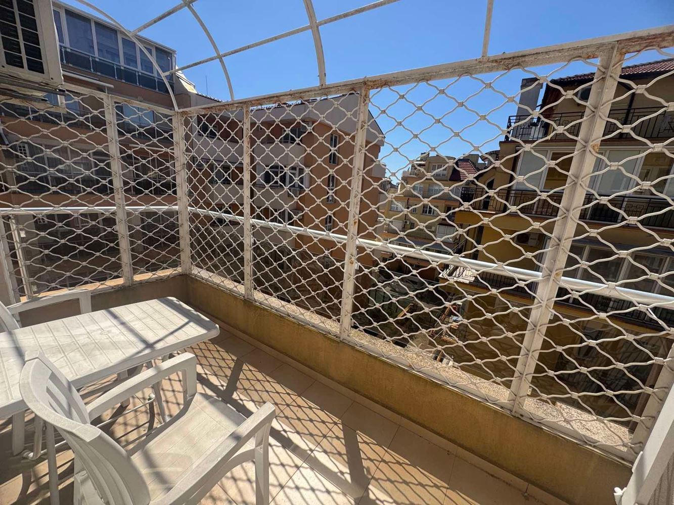 Уютная полностью меблированная студия в 300 м от моря в Поморие – отличная инвестиция и курортная недвижимость