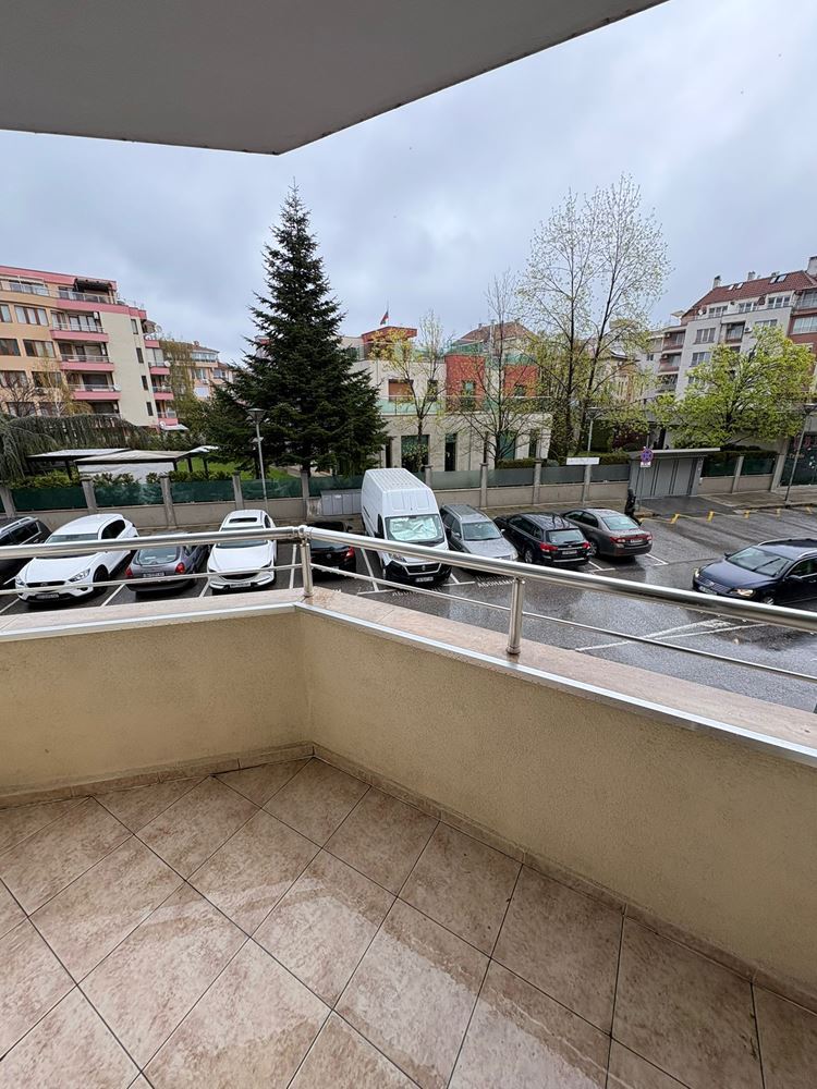 Просторная полностью меблированная студия в Поморие – восточная ориентация и отличная локация в 400 м от моря