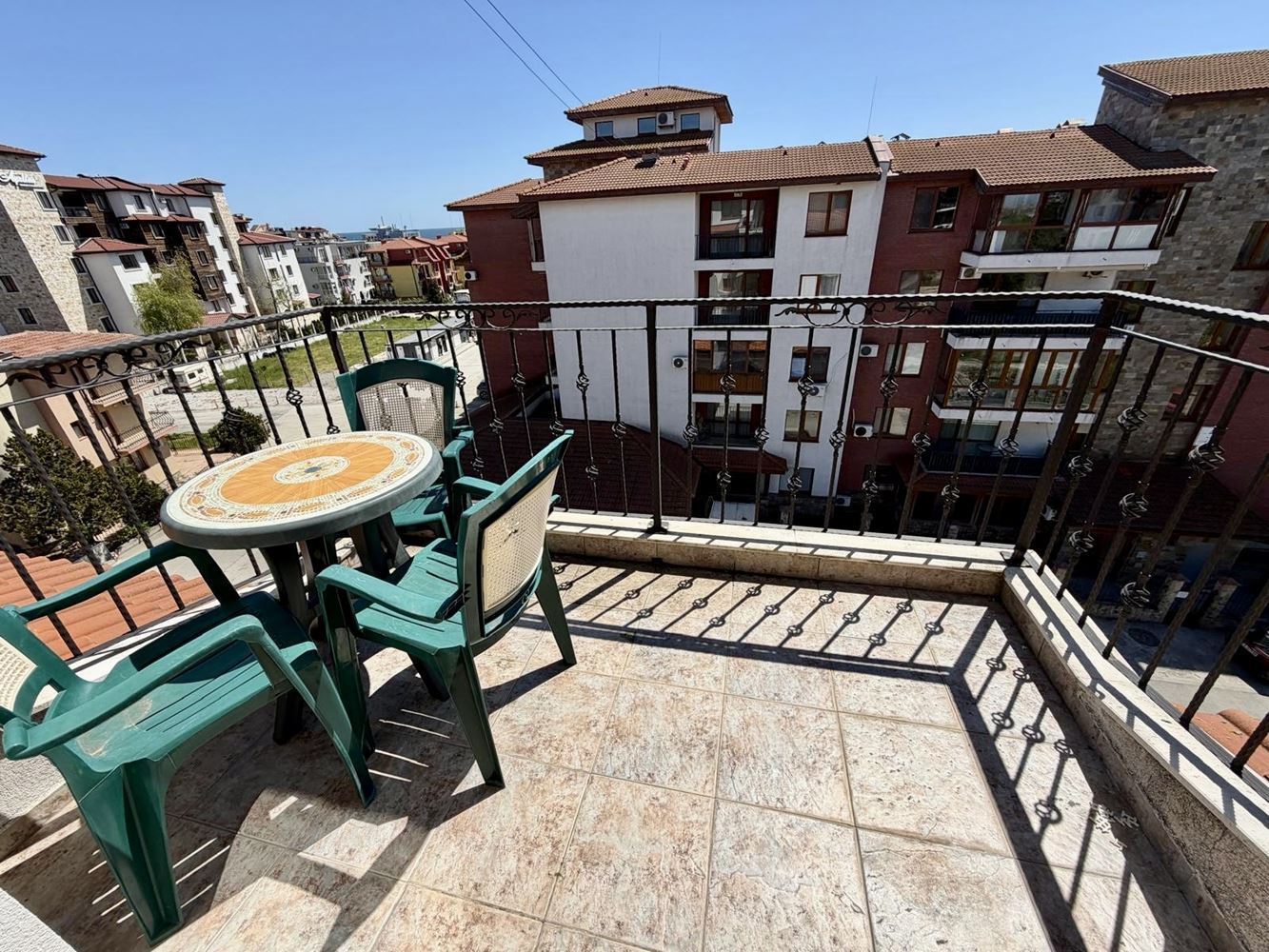 Панорамная студия с впечатляющим видом на море в Несебре – готова к заселению