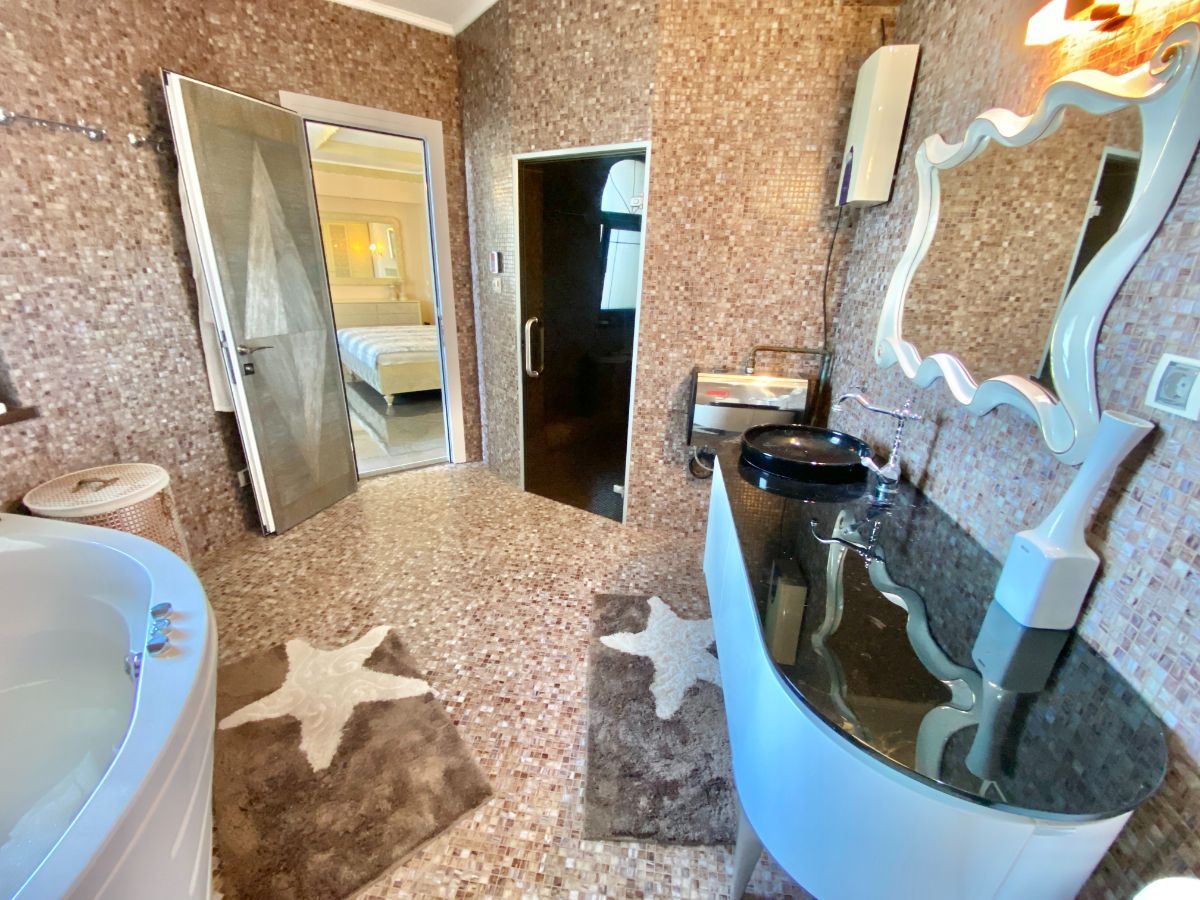 Уникальная двухуровневая квартира в комплексе премиум-класса в городе Несебр