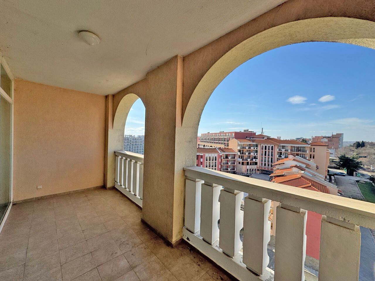 Эксклюзивный апартамент с одной спальней на первой линии в Помории – роскошь, престиж и инвестиция с мгновенной доходностью