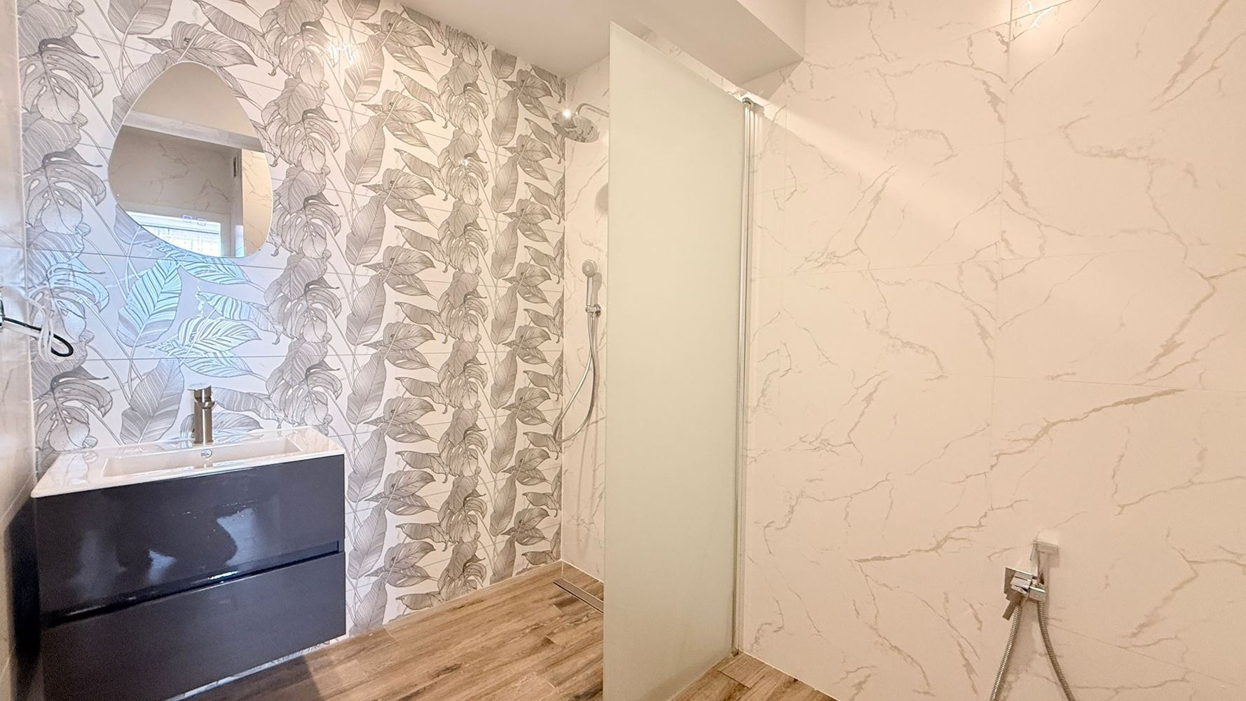 Роскошная квартира с тремя спальнями на первой линии в Равде – простор, престиж и впечатляющая морская панорама