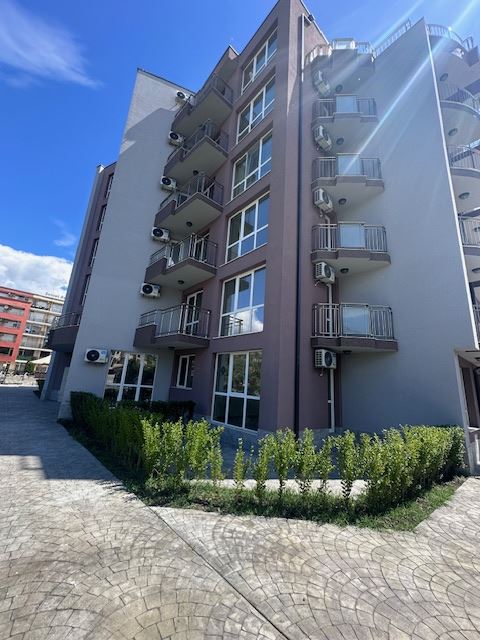 Новое строительство на Солнечном Берегу - большая трехкомнатная квартира без сборов!