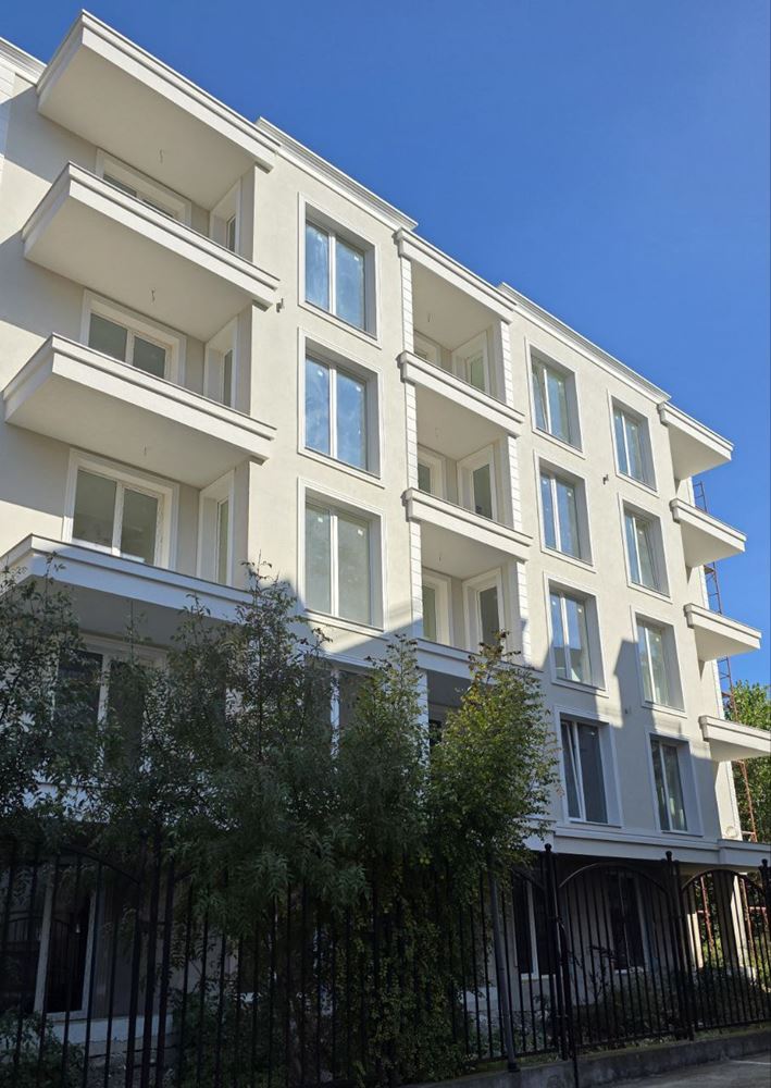 Современная студия в новом здании – отличное расположение и без платы за обслуживание