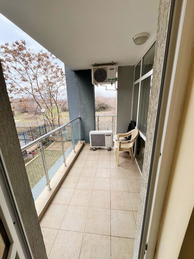 Солнечная и просторная двухкомнатная квартира в Солнечном Береге – полностью меблирована с отличной инфраструктурой комплекса