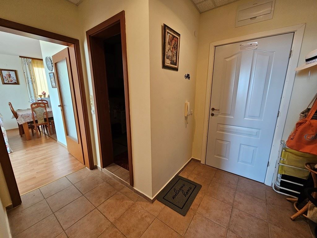 Свети Влас, первая линия моря – панорамная квартира с одной спальней с видом на море из каждой комнаты