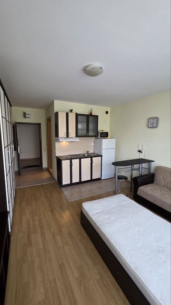 Практичная и уютная студия в Солнечном Берегу – уют и спокойствие с видом на бассейн