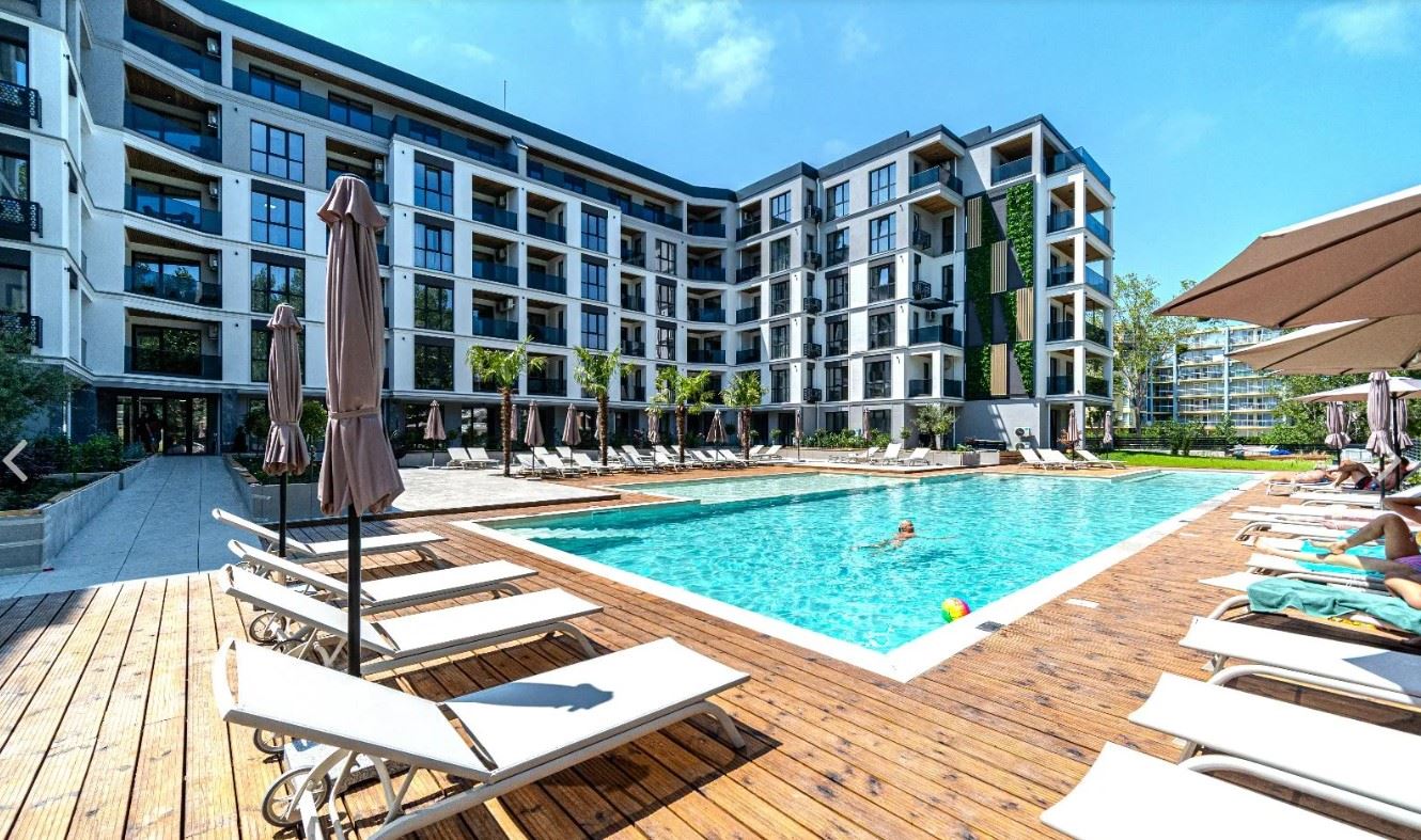 Просторная роскошная квартира с тремя спальнями и подземным парковочным местом в Солнечном Береге