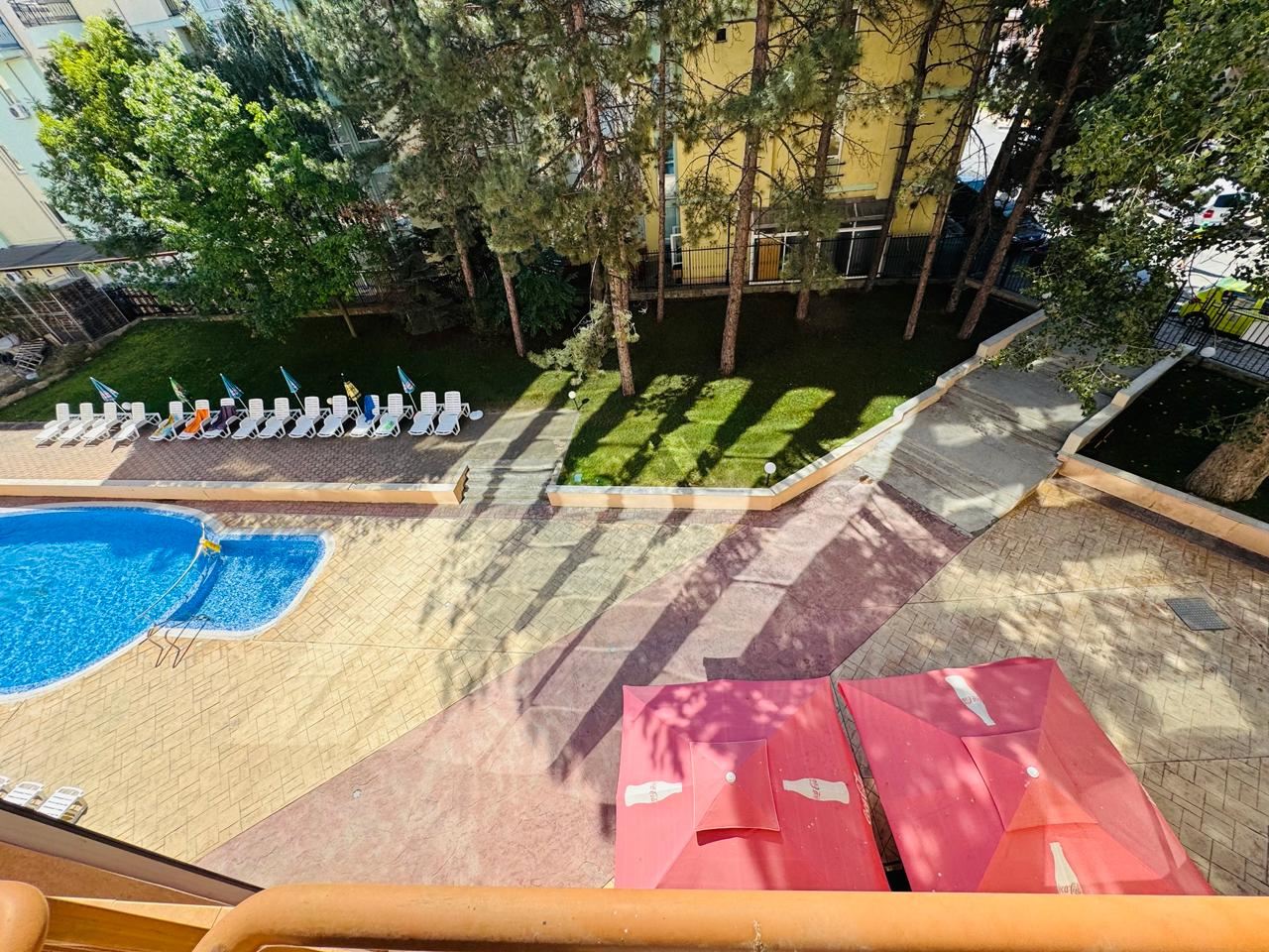Квартира с одной спальней и видом на бассейн – всего в 300 м от моря в Солнечном берегу