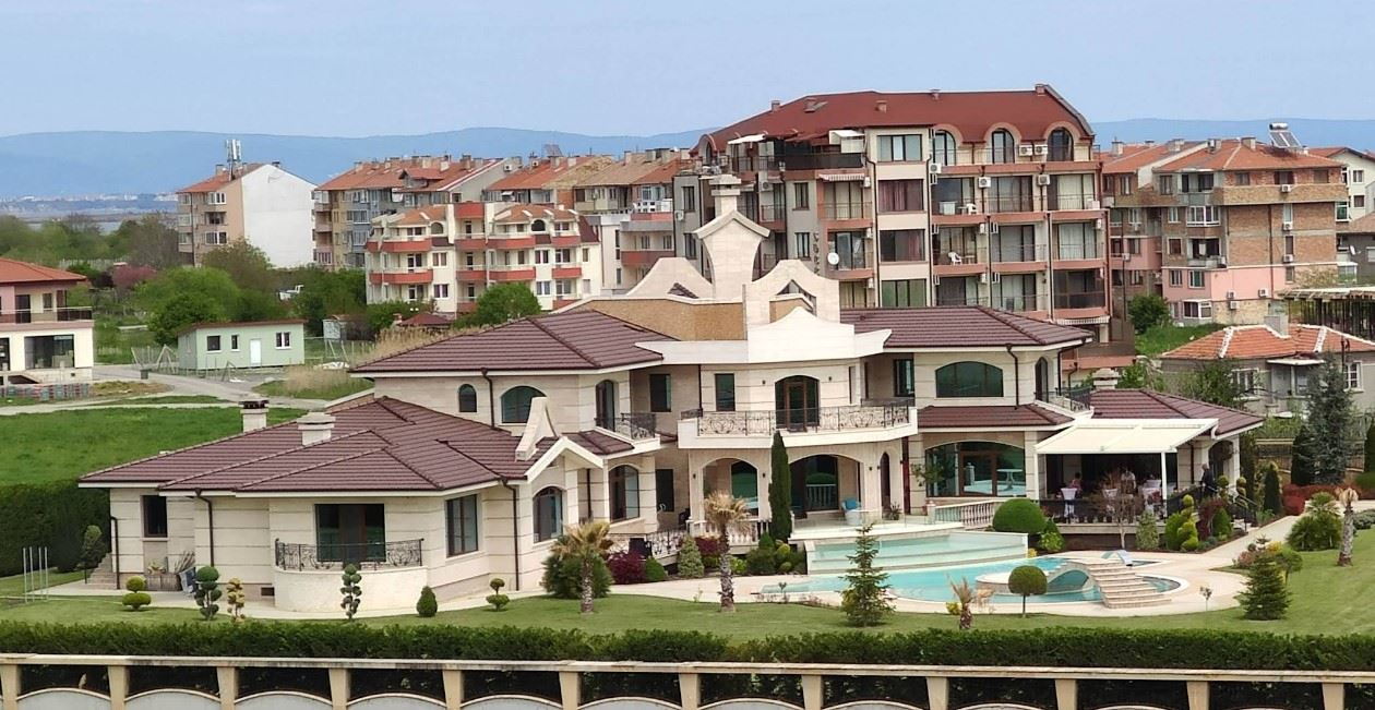 Двухкомнатный апартамент в комплексе в Поморие – 300 м от пляжа, отличная инвестиция