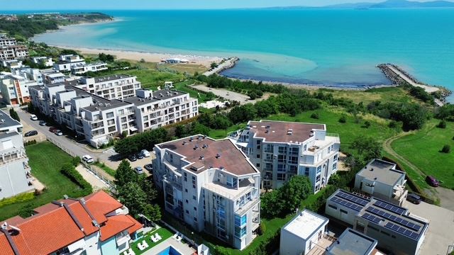 Двухкомнатная квартира на первой линии в Сарафово – комфорт, стиль и морская атмосфера в комплексе