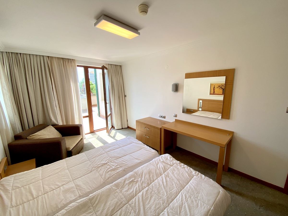 Двухкомнатная квартира  на первой линии моря в Равде – роскошь, природа и впечатляющий вид на бассейн