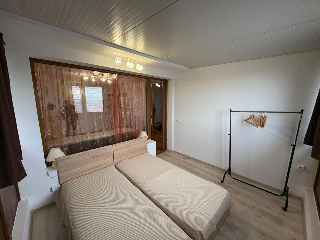 Поморие – просторная квартира с 2 спальнями на первой линии с видом на море и низкой платой за обслуживание