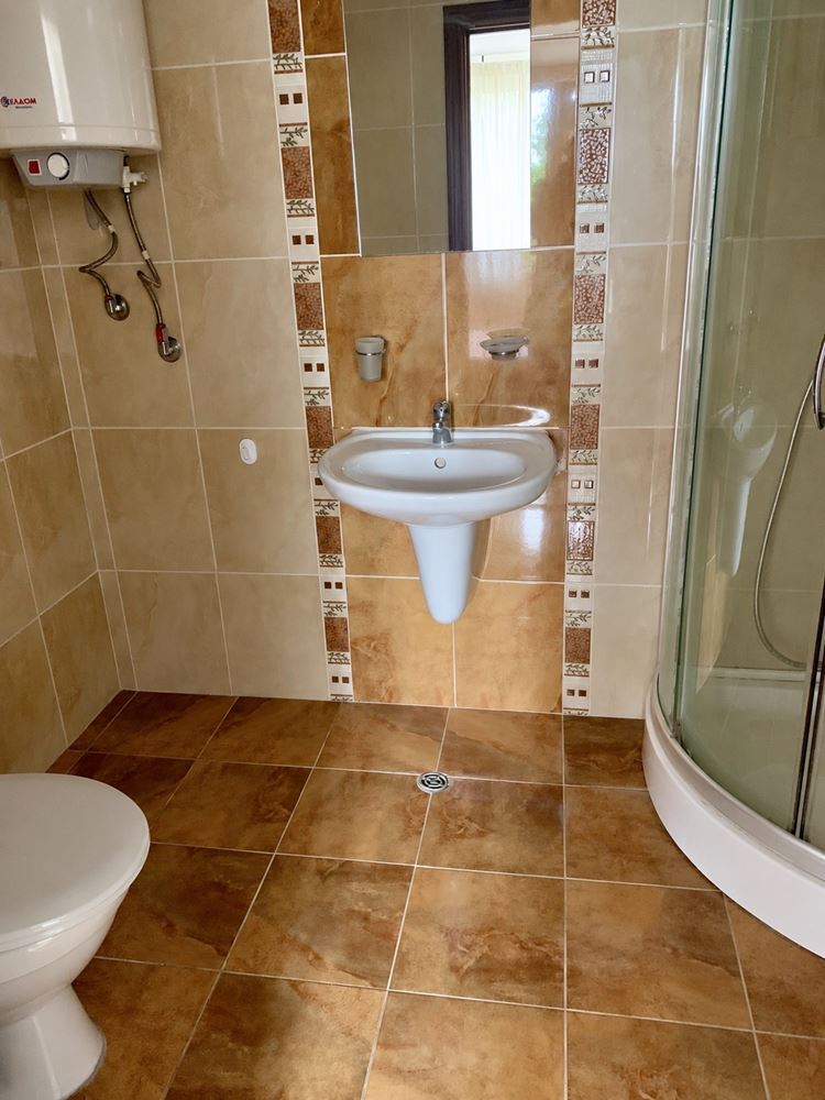 Просторная квартира с двумя спальнями и видом на природу в Несебре