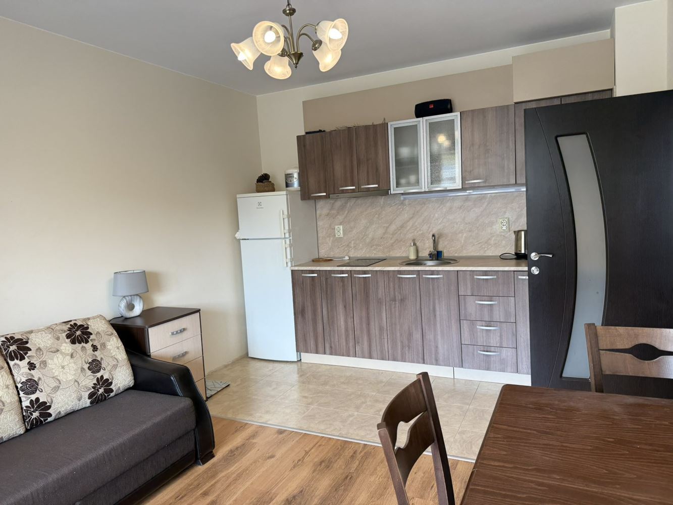 Стильная двухкомнатная квартира в современном комплексе в Равде – отличная инвестиция рядом с морем