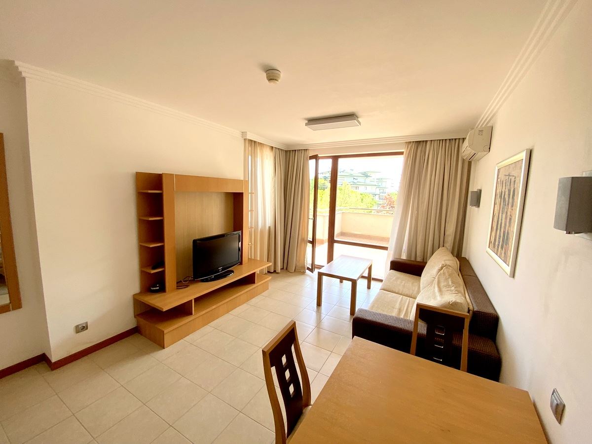 Двухкомнатная квартира  на первой линии моря в Равде – роскошь, природа и впечатляющий вид на бассейн