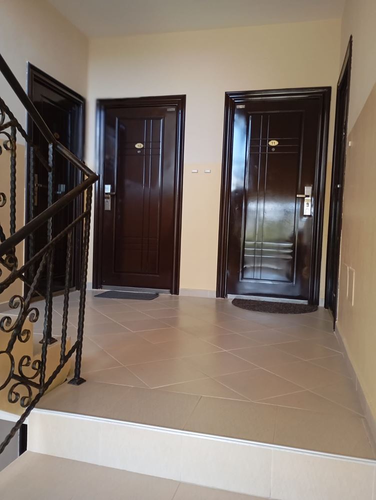 Полностью меблированный двухкомнатный апартамент в 200 м от пляжа в Равде – тишина, зелень и комфорт в небольшом комплексе