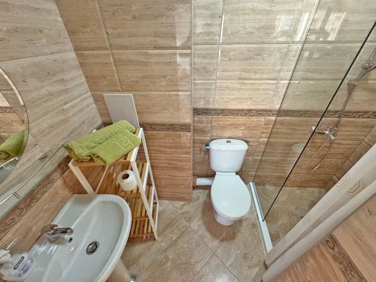 Светлая студия в люксовом комплексе – прекрасный уют у бассейна